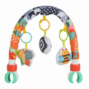 Бебешка арка Fly с контрастни черно-бели елементи и меки играчки