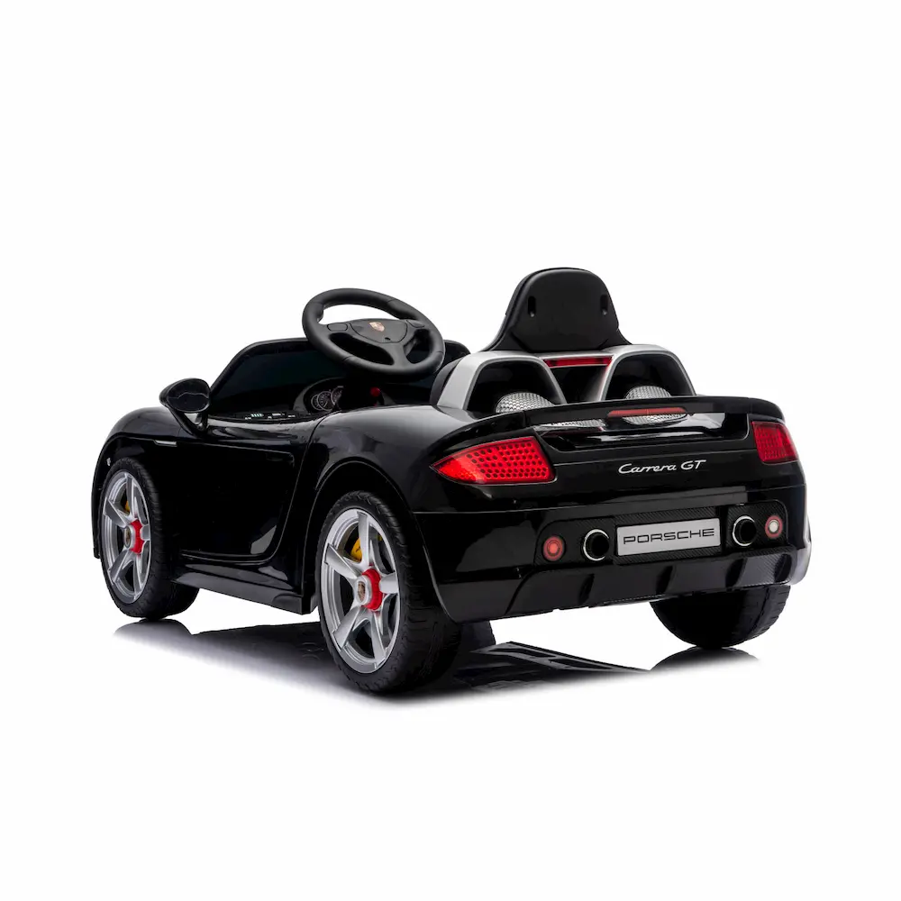 Реалистични спортни джанти с логото на Porsche на акумулаторна кола от pif.bg