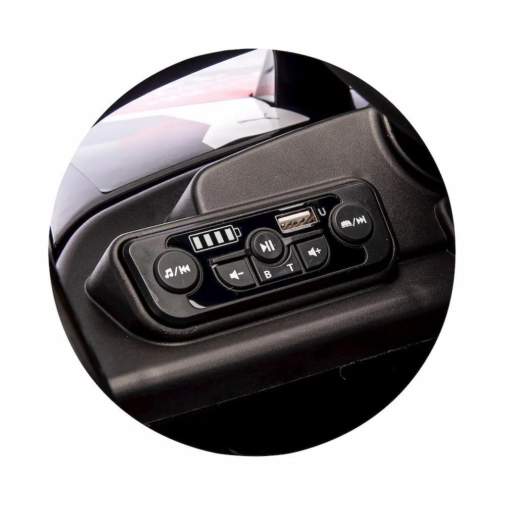 Интерактивно табло с Bluetooth връзка на акумулаторна кола Porsche от pif.bg